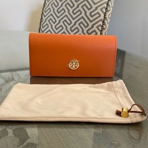 NWOT Tory Burch sunglasses case and bag